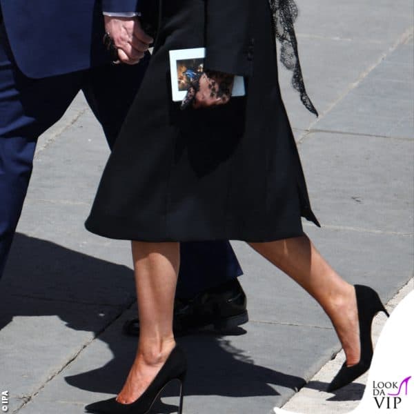 Tacchi alti e gambe nude: i due errori di Melania Trump