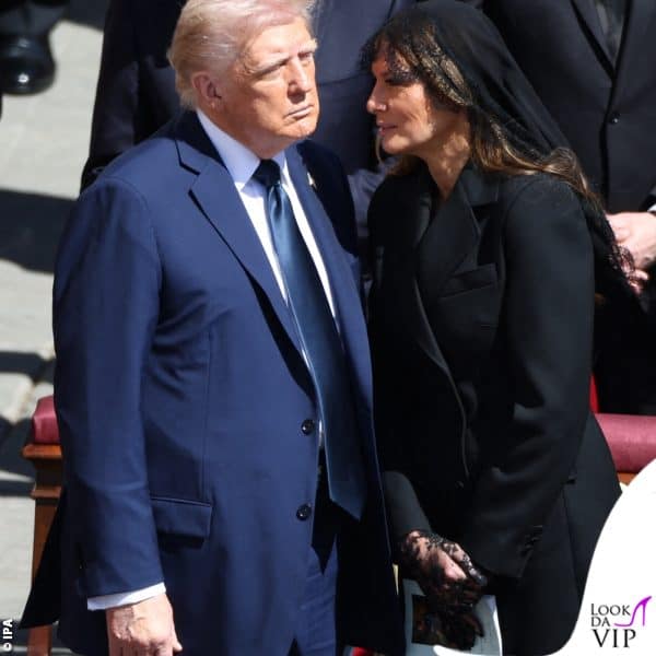 La first lady ha sussurrato al marito relativamente ai comportamenti da seguire