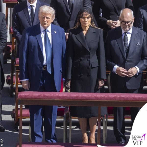 Il look dei Trump in Piazza San Pietro ha destato numerose critiche