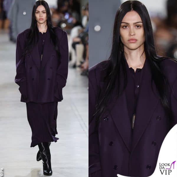 Amelia Gray in passerella per Michael Kors durante la New York Fashion Week 