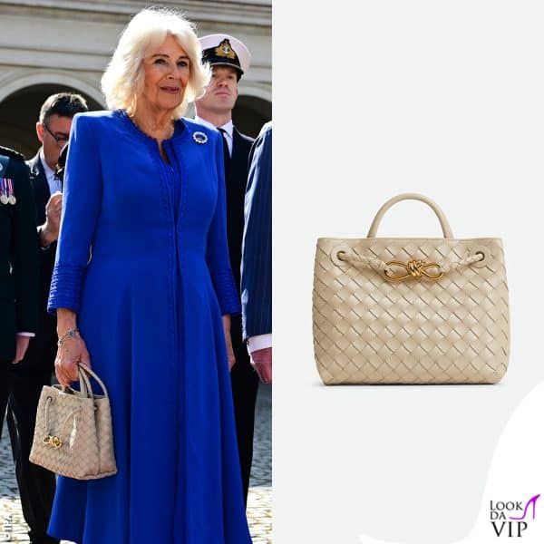 Camilla tiene in mano la borsa "Andiamo" di Bottega Veneta 