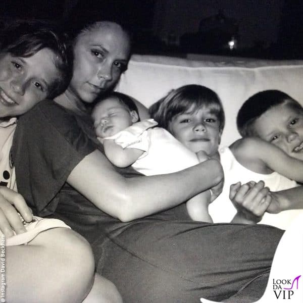 Victoria con i figli: Harper era nata da poco 