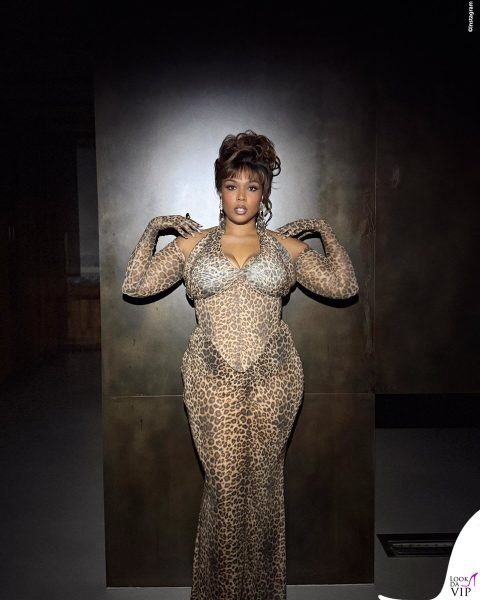 La cantante ha indossato un outfit animalier Bishme Cromartie