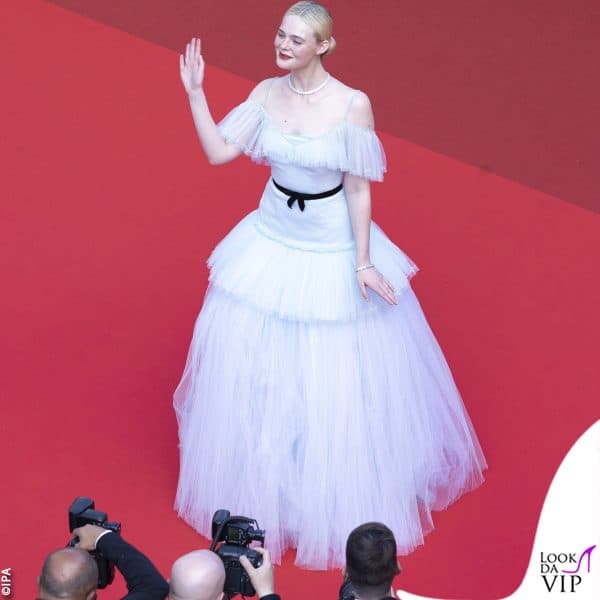Elle Fanning in Chanel con gioielli Cartier 