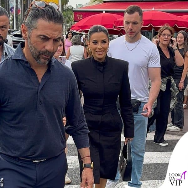 la coppia paparazzata per i vicoli di Cannes