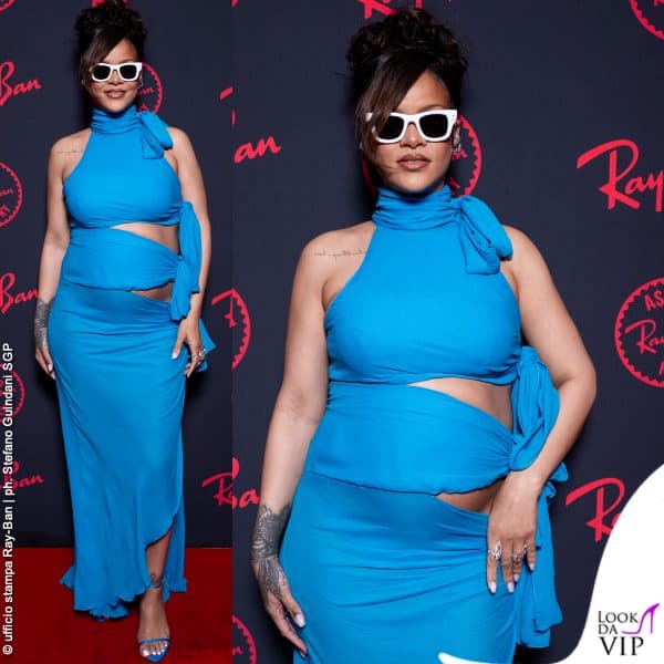 Rihanna ha sfoggiato lo stesso look, aggiungendo gli occhiali da sole