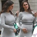 Cecilia Rodriguez, tacchi e abito a righe per la passeggiata in centro col pancione