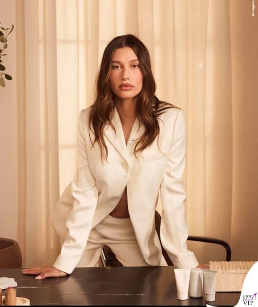 L'annuncio della vendita con un look effortless