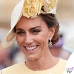 Kate Middleton Garden Party abito Emilia Wickstead cappello Philip Treacy orecchini Robinson Pelham