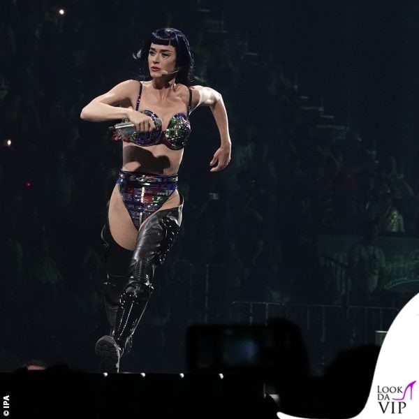 Katy Perry non si risparmia durante il Lifetimes Tour 
