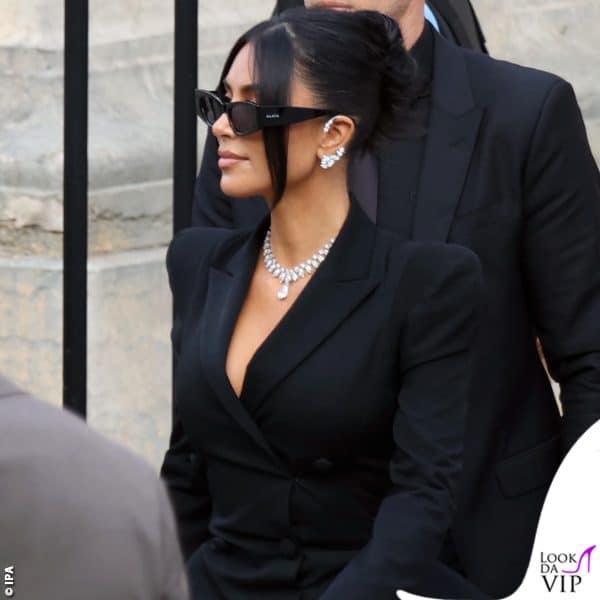 Kim ha adottato un look sobrio ma prezioso