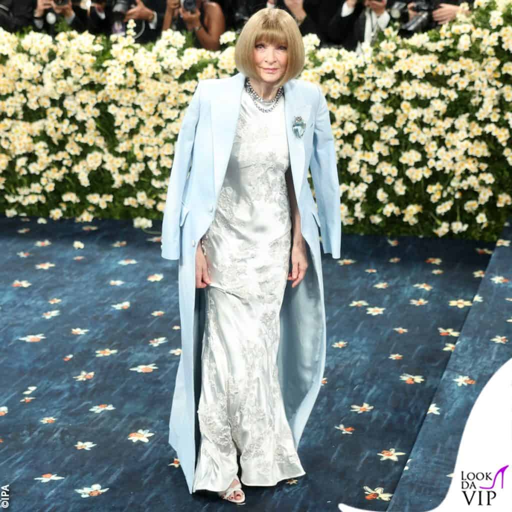 Anna Wintour al Met Gala in Louis Vuitton con il vestito macchiato