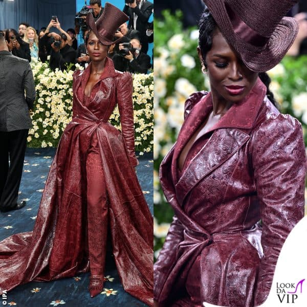 Jodie Turner-Smith in Burberry, con gioielli Marli 
