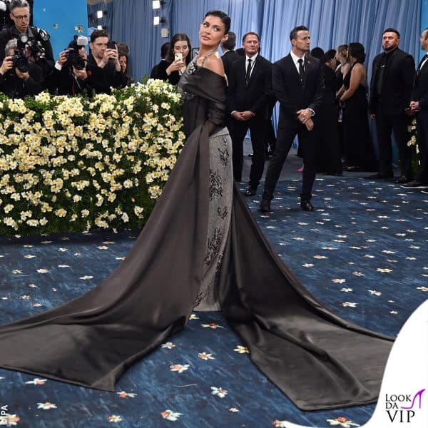 La Jenner sul red carpet del Met Gala 2025
