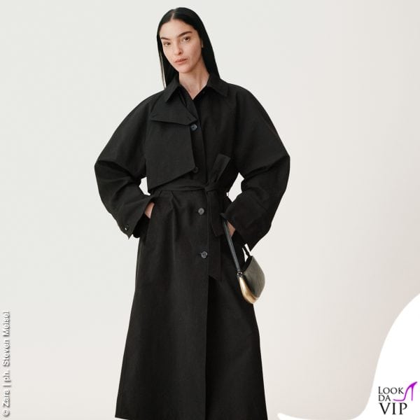 Mariacarla Boscono con un trench