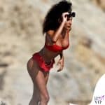 Jessica Aidi al mare a Ibiza con Marco Verratti e Zlatan Ibrahimovic 