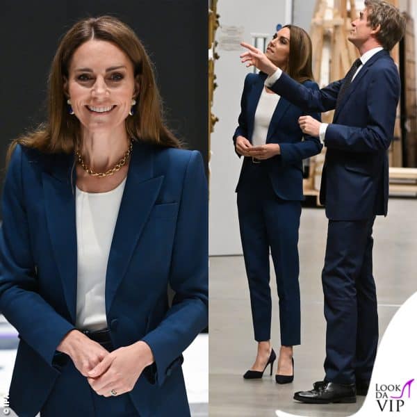 Kate Middleton V&A East Storehouse tailleur McQueen scarpe tacco Prada