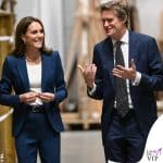 Kate Middleton V&A East Storehouse tailleur McQueen scarpe tacco Prada