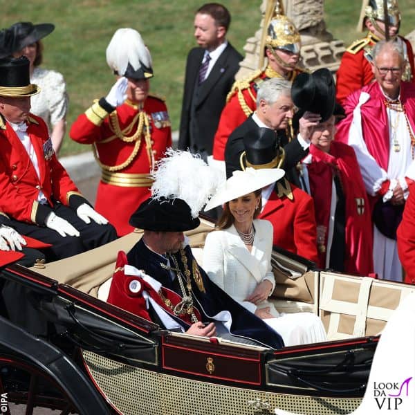 William e Kate arrivano in carrozza per la cerimonia dell'Ordine della Giarrettiera 