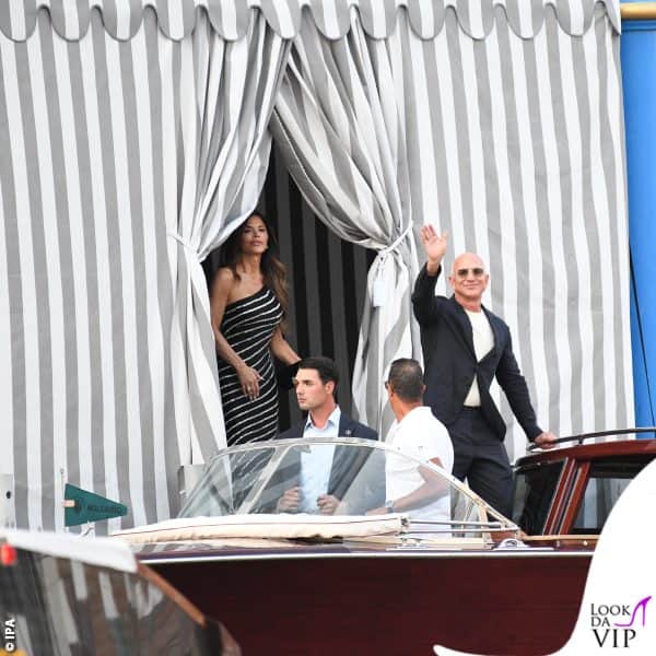 Lauren Sanchez e Jeff Bezos salgono in barca per il primo party nuziale 