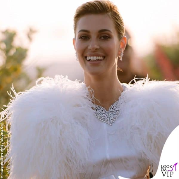 Sveva Alviti ha indossato un altro look Alberta Ferretti, con gioielli Bulgari 