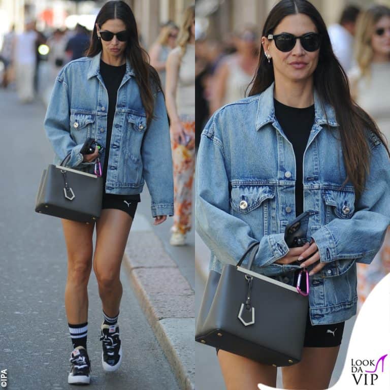 Melissa Satta con il look sportivo per la passeggiata in centro a Milano