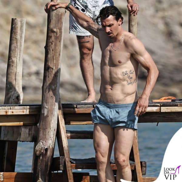 Zlatan Ibrahimovic entra in acqua 