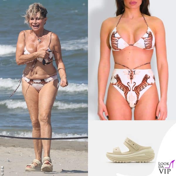 La showgirl ha indossato un bikini District by Margherita Mazzei abbinato a delle Crocs