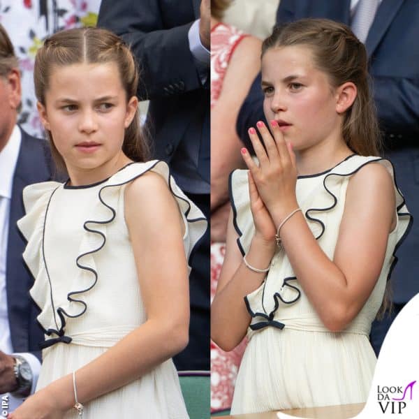 La principessa ha indossato un abitino color crema con volant 