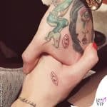 i tatuaggi sulla mano di chiara ferragni