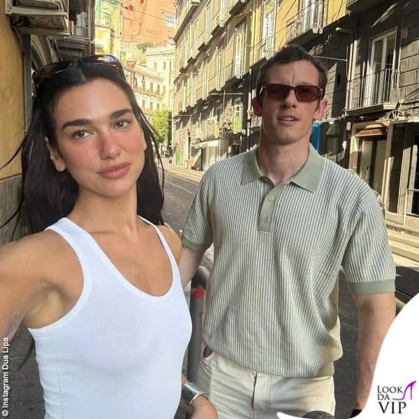 Dua Lipa e Callum Turner a Napoli