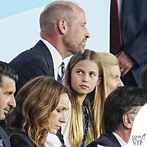 Charlotte guarda il papà 