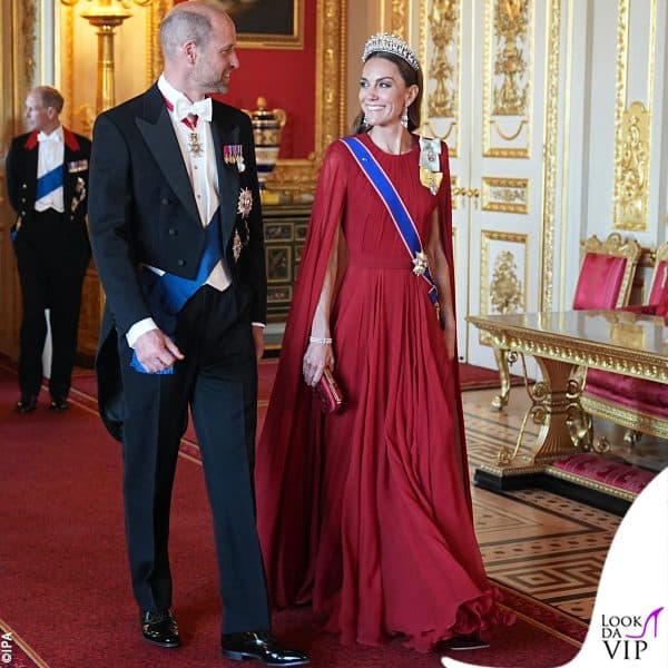 la Middleton ha sfoggiato abito e clutch Givenchy con pump Jimmy Choo