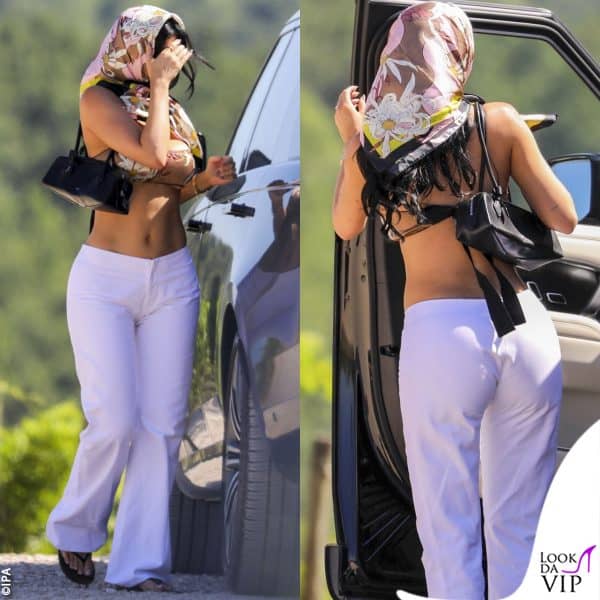 Kylie sperimenta la Dolce Vita con bikini Juan Vidal e foulard in testa