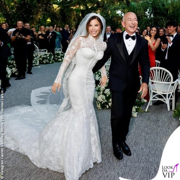 il sì a Venezia: Lauren Sanchez indossa Dolce&Gabbana 