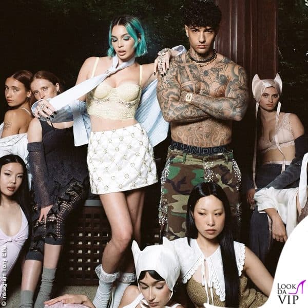 Tony Effe con Rose Villain: ben visibile il marchio sugli slip, Under Armour 