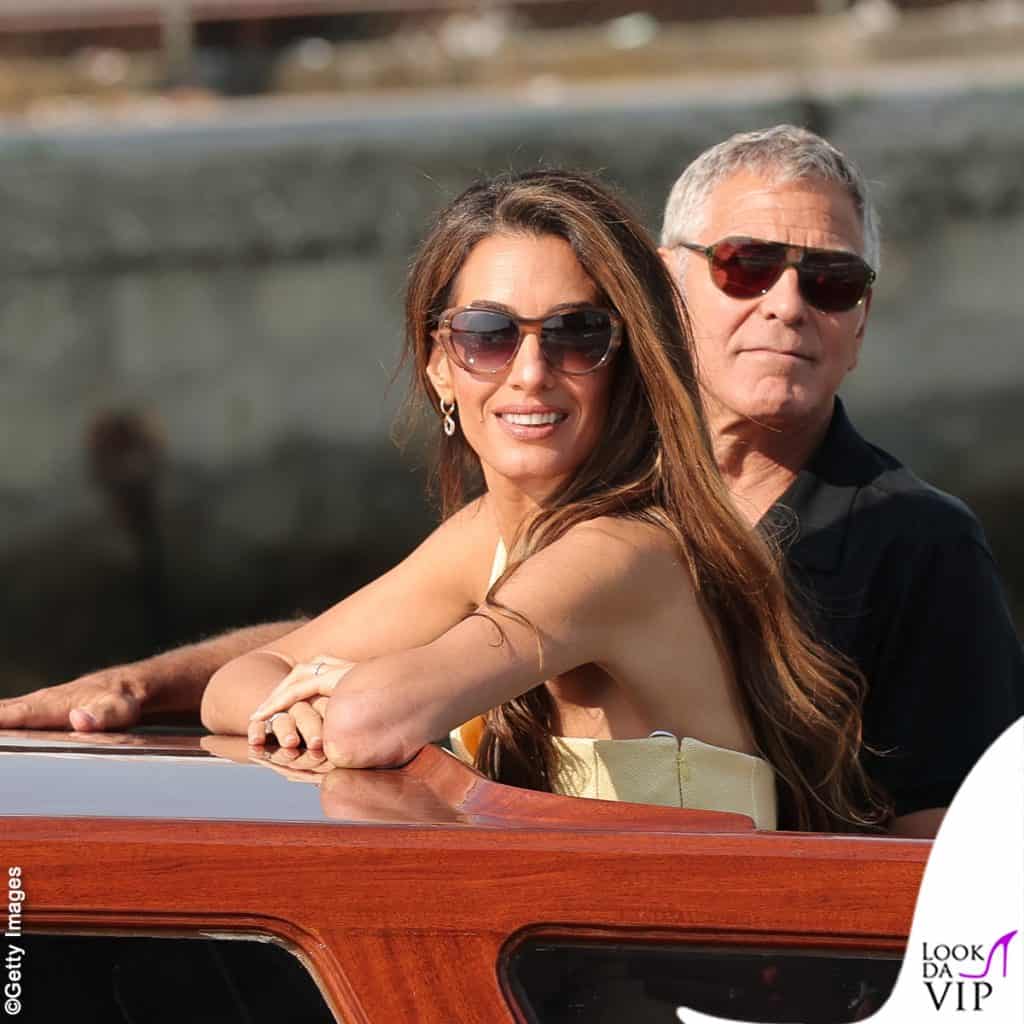 Amal Clooney arriva a Venezia in Balmain: il potere del giallo