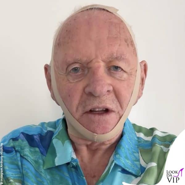 Anthony Hopkins nel video social dove indossa la maschera 