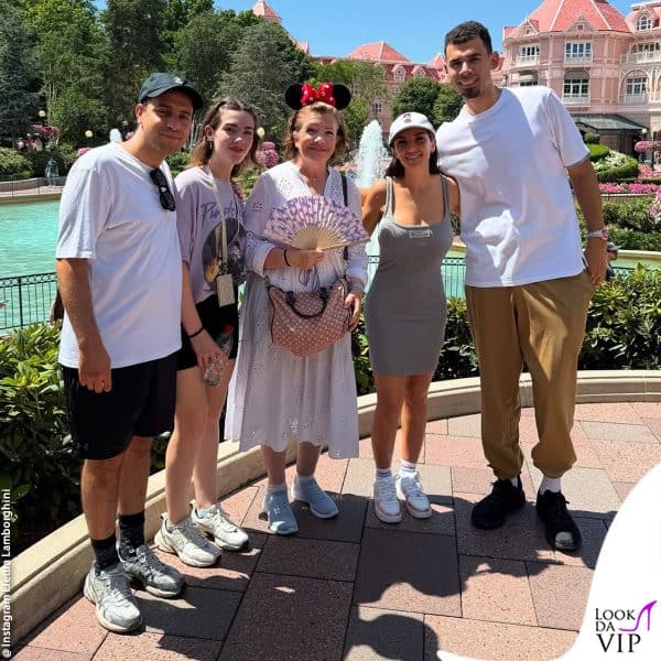 Elettra a Dinseyland Paris con la famiglia 