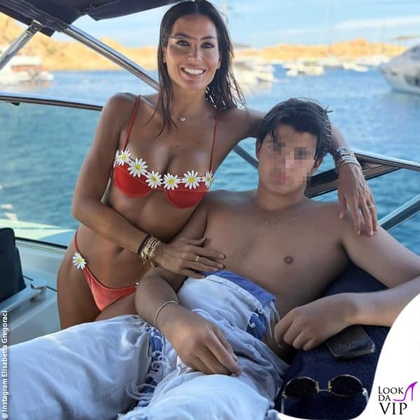 Elisabetta in barca con il figlio Nathan Falco 