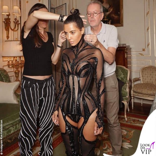 altro giorno, altro look: eccola a Parigi da Mugler 