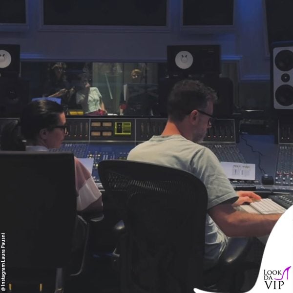 la Pausini in studio di registrazione 