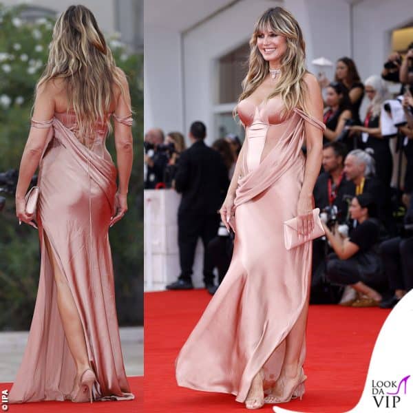 Heidi Klum nell'abito rosa di Intimissimi 