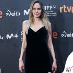 Angelina Jolie al Festival di San Sebastian nel velluto nero