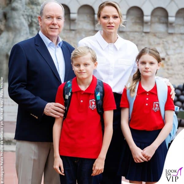 Alberto e Charlene di Monaco con i figli Jacques e Gabriella il primo giorno di scuola