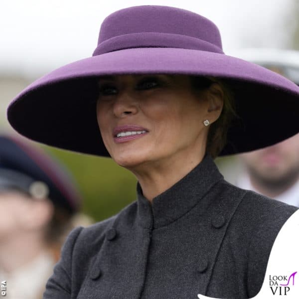 il maxi cappello color melanzana 