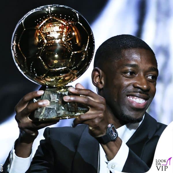 il calciatore solleva il Pallone d'Oro... e mostra l'orologio Richard Mille 
