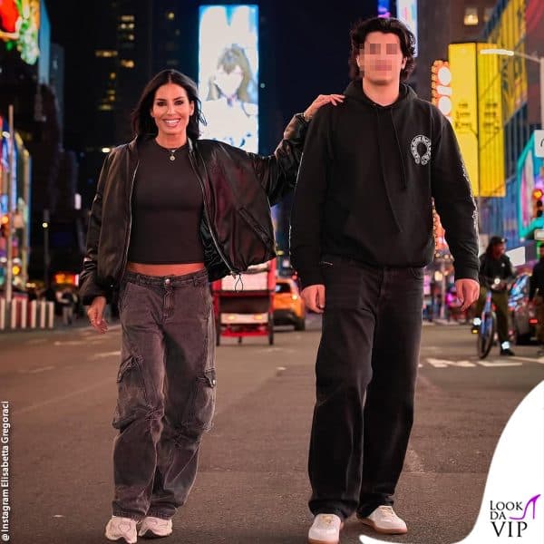 mamma e figlio nella notte newyorchese 