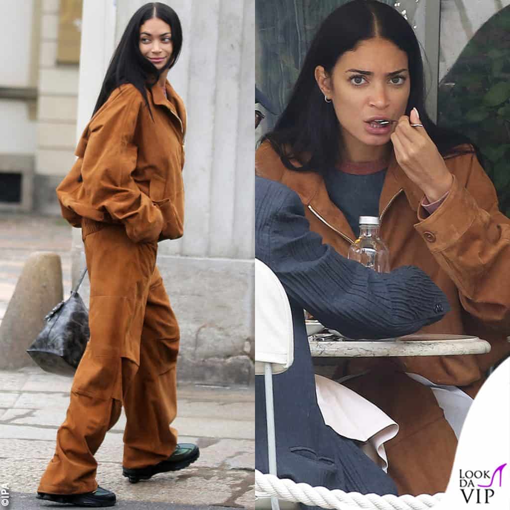 Elodie a pranzo con un'amica a Milano: il look costosissimo