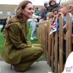 Kate Middleton Home Start tailleur Victoria Beckham collana Daniella Draper